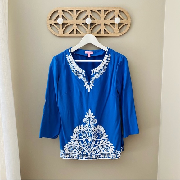 Lilly Pulitzer Embroidered Top Blue/White Sz Small - Picture 1 of 9